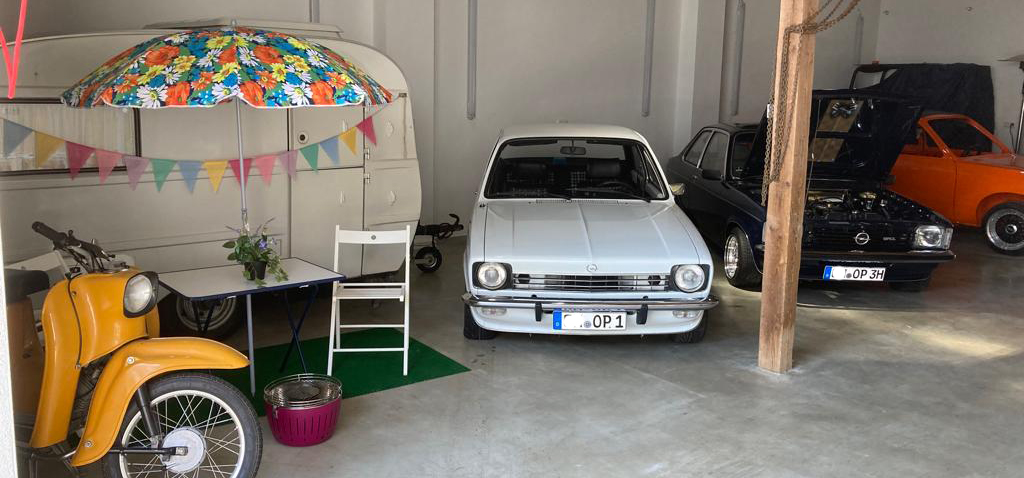 Opel Kadett C-Scheune Joergs C Kadett Scheune mit 3 Kadett C, einem Qek Junior und einer Simson.