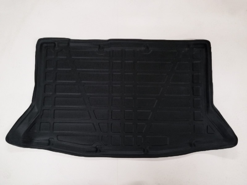 Frontaufnahme einer Kofferraumwanne für Suzuki SX4.